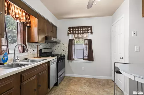 Kitchen - 1716 N 22nd St, Springfield, IL 62702 photo 2 of 3