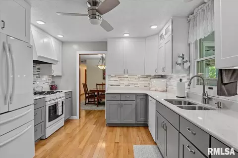 Kitchen - 309 Five Forks Dr, Springfield, IL 62711 photo 2 of 4