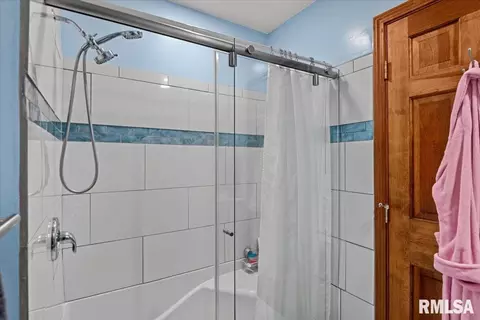 Bath - 309 Five Forks Dr, Springfield, IL 62711 photo 2 of 5
