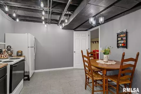Kitchen - 309 Five Forks Dr, Springfield, IL 62711 photo 4 of 4