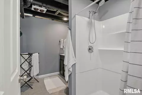 Bath - 309 Five Forks Dr, Springfield, IL 62711 photo 4 of 5