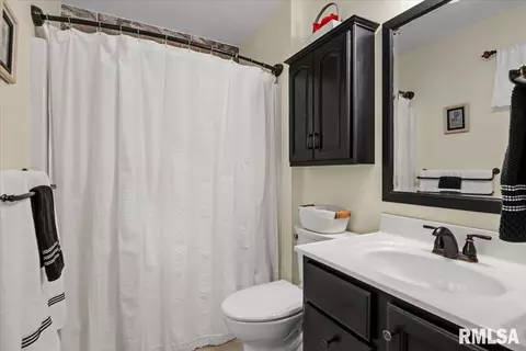 Bath - 309 Five Forks Dr, Springfield, IL 62711 photo 3 of 5