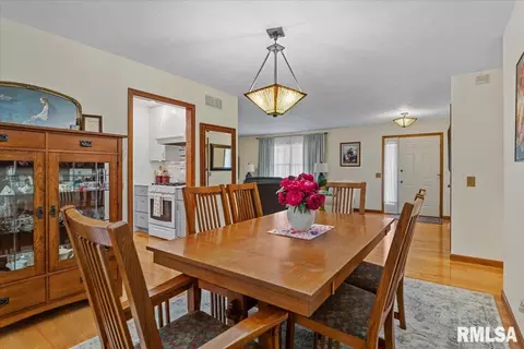 Dining - 309 Five Forks Dr, Springfield, IL 62711 photo 3 of 3