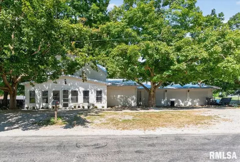 352 W Main St, Mount Auburn, IL 62547