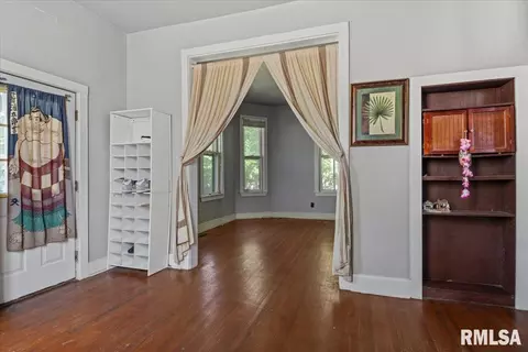 Entry Way - 1304 N 3rd St, Springfield, IL 62702 photo 1 of 8