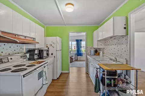 Kitchen - 18 Barbara Ct, Springfield, IL 62704 photo 2 of 3