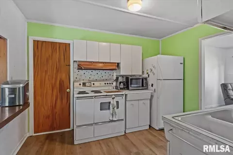 Kitchen - 18 Barbara Ct, Springfield, IL 62704 photo 3 of 3