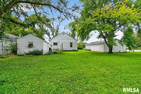 Exterior - 3004 S Allis Ave, Springfield, IL 62703 photo 9 of 12