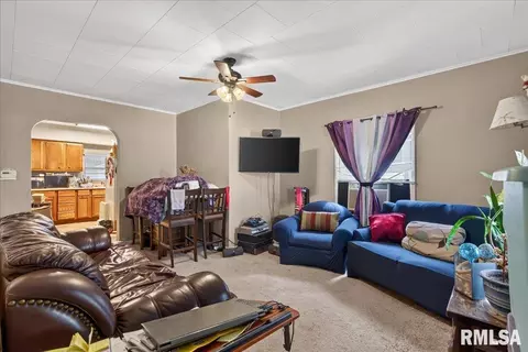 Living - 3004 S Allis Ave, Springfield, IL 62703 photo 1 of 2