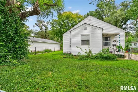 Exterior - 3004 S Allis Ave, Springfield, IL 62703 photo 7 of 12