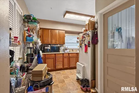 Entry Way - 3004 S Allis Ave, Springfield, IL 62703 photo 1 of 2