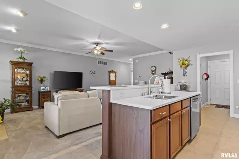 Kitchen - 4809 Savoy Dr, Springfield, IL 62711 photo 2 of 4