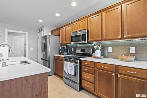 Kitchen - 4809 Savoy Dr, Springfield, IL 62711 photo 3 of 4