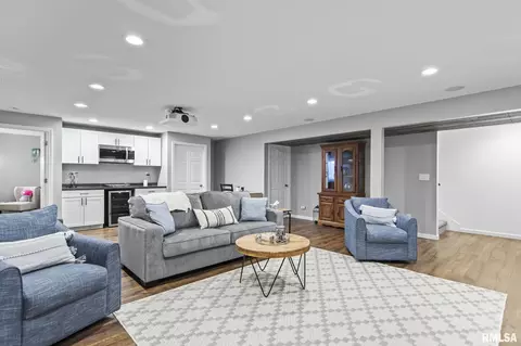 Living - 4809 Savoy Dr, Springfield, IL 62711 photo 5 of 6