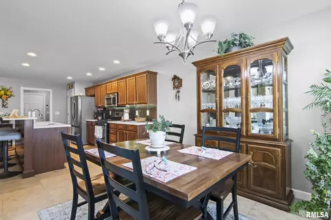 Dining - 4809 Savoy Dr, Springfield, IL 62711 photo 3 of 3