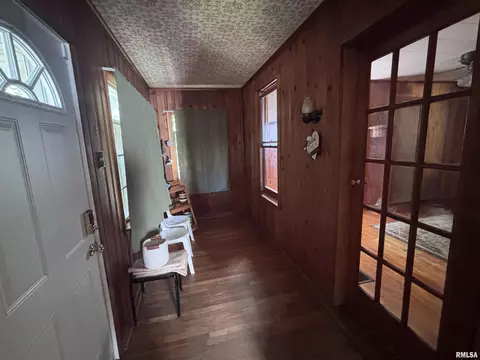 Entry Way - 604 W Maple Ave N, Springfield, IL 62702 photo 1 of 1