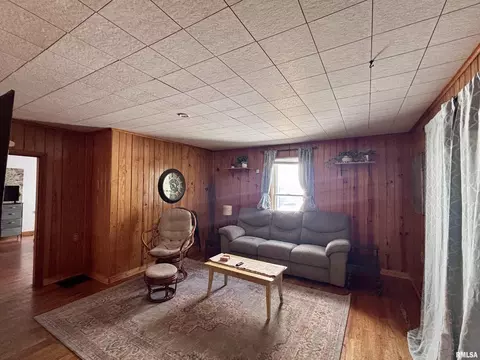 Living - 604 W Maple Ave N, Springfield, IL 62702 photo 1 of 2