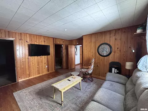 Living - 604 W Maple Ave N, Springfield, IL 62702 photo 2 of 2
