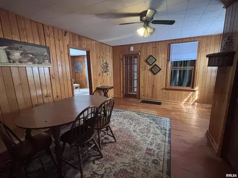 Dining - 604 W Maple Ave N, Springfield, IL 62702 photo 1 of 2
