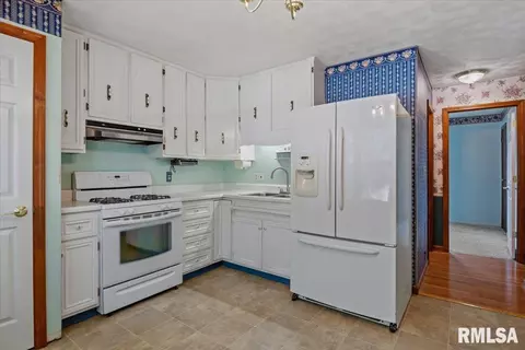 Kitchen - 1821 Denton Dr, Springfield, IL 62702 photo 2 of 2