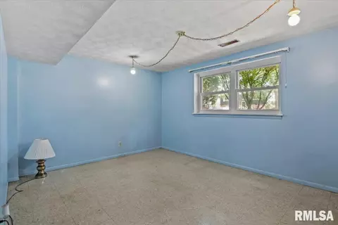 Bedroom - 1821 Denton Dr, Springfield, IL 62702 photo 7 of 8