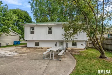 Exterior - 1821 Denton Dr, Springfield, IL 62702 photo 4 of 6