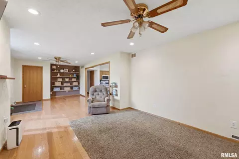 Living - 2995 147th Ave, Sherrard, IL 61281 photo 2 of 2