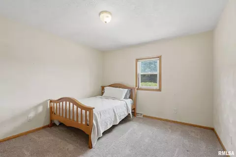 Bedroom - 2995 147th Ave, Sherrard, IL 61281 photo 3 of 3