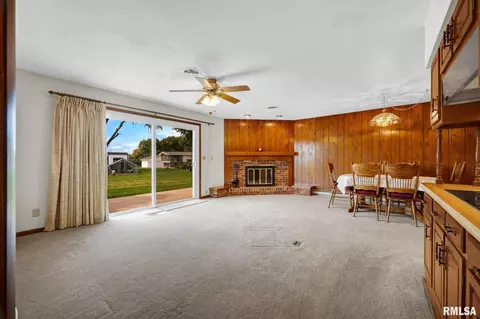 Living - 526 W Chestnut St, Oneida, IL 61467 photo 7 of 7