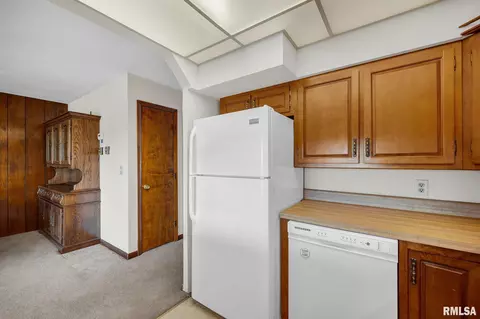Kitchen - 526 W Chestnut St, Oneida, IL 61467 photo 4 of 4