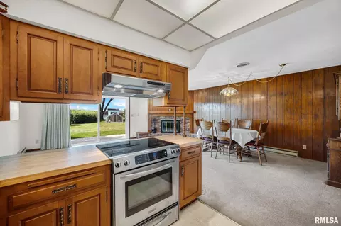 Kitchen - 526 W Chestnut St, Oneida, IL 61467 photo 1 of 4