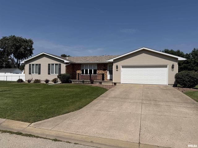 973 Johnston St, Galesburg, IL 61401