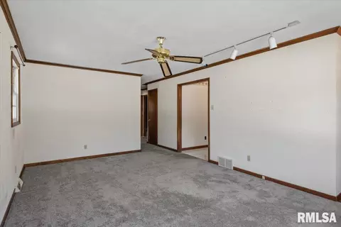 Living - 3606 Sheffield Rd, Springfield, IL 62703 photo 2 of 4