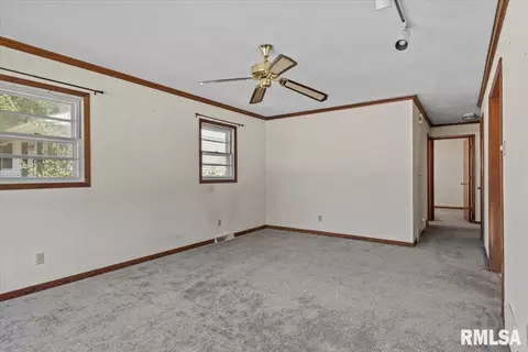 Living - 3606 Sheffield Rd, Springfield, IL 62703 photo 1 of 4