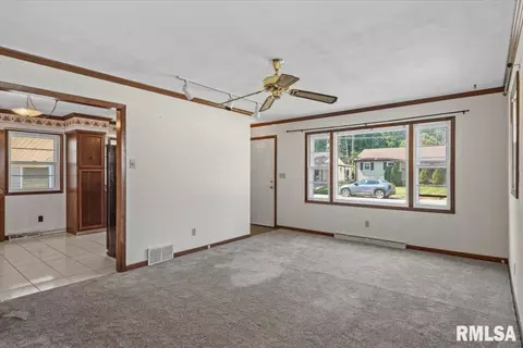 Living - 3606 Sheffield Rd, Springfield, IL 62703 photo 3 of 4