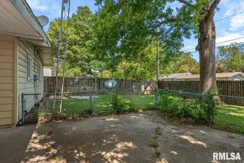 Exterior - 3606 Sheffield Rd, Springfield, IL 62703 photo 2 of 6