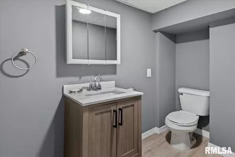 Bath - 3606 Sheffield Rd, Springfield, IL 62703 photo 2 of 2