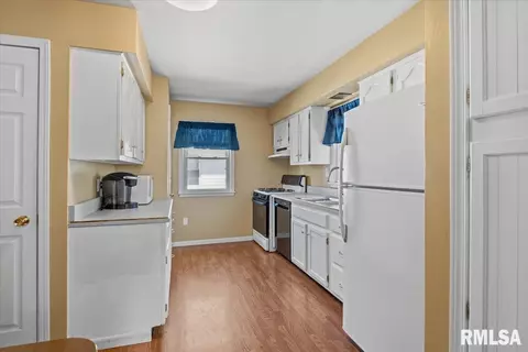Kitchen - 5 Saint Cabrini Ct, Springfield, IL 62702 photo 1 of 1