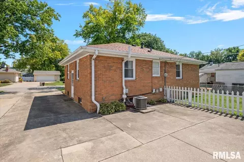 Exterior - 5 Saint Cabrini Ct, Springfield, IL 62702 photo 3 of 6