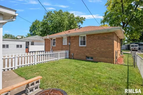 Exterior - 5 Saint Cabrini Ct, Springfield, IL 62702 photo 4 of 6