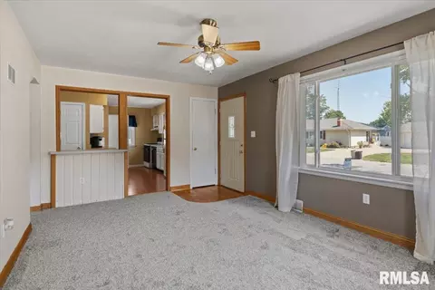 Living - 5 Saint Cabrini Ct, Springfield, IL 62702 photo 2 of 3