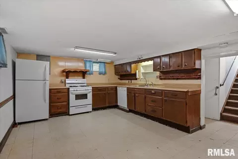 Kitchen - 2619 E Keys Ave, Springfield, IL 62702 photo 2 of 2