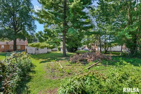 Exterior - 2619 E Keys Ave, Springfield, IL 62702 photo 7 of 8