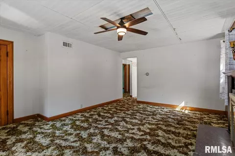 Living - 2619 E Keys Ave, Springfield, IL 62702 photo 2 of 6