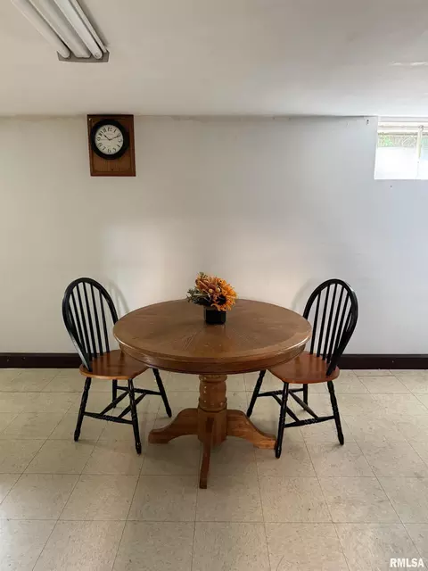 Dining - 2619 E Keys Ave, Springfield, IL 62702 photo 1 of 1