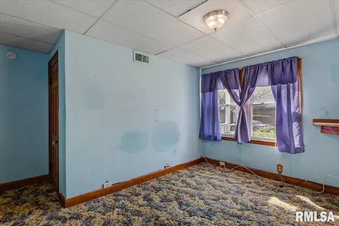 Bedroom - 2619 E Keys Ave, Springfield, IL 62702 photo 3 of 11
