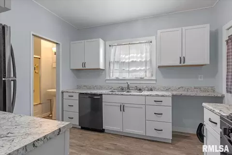 Kitchen - 600 E Black Ave, Springfield, IL 62702 photo 1 of 3
