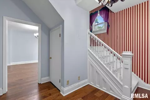 Entry Way - 600 E Black Ave, Springfield, IL 62702 photo 1 of 3