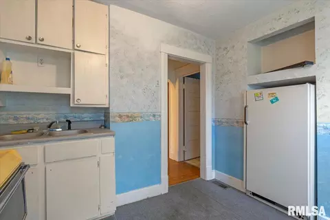 Entry Way - 600 E Black Ave, Springfield, IL 62702 photo 3 of 3