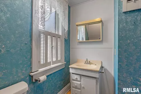 Bath - 600 E Black Ave, Springfield, IL 62702 photo 3 of 4